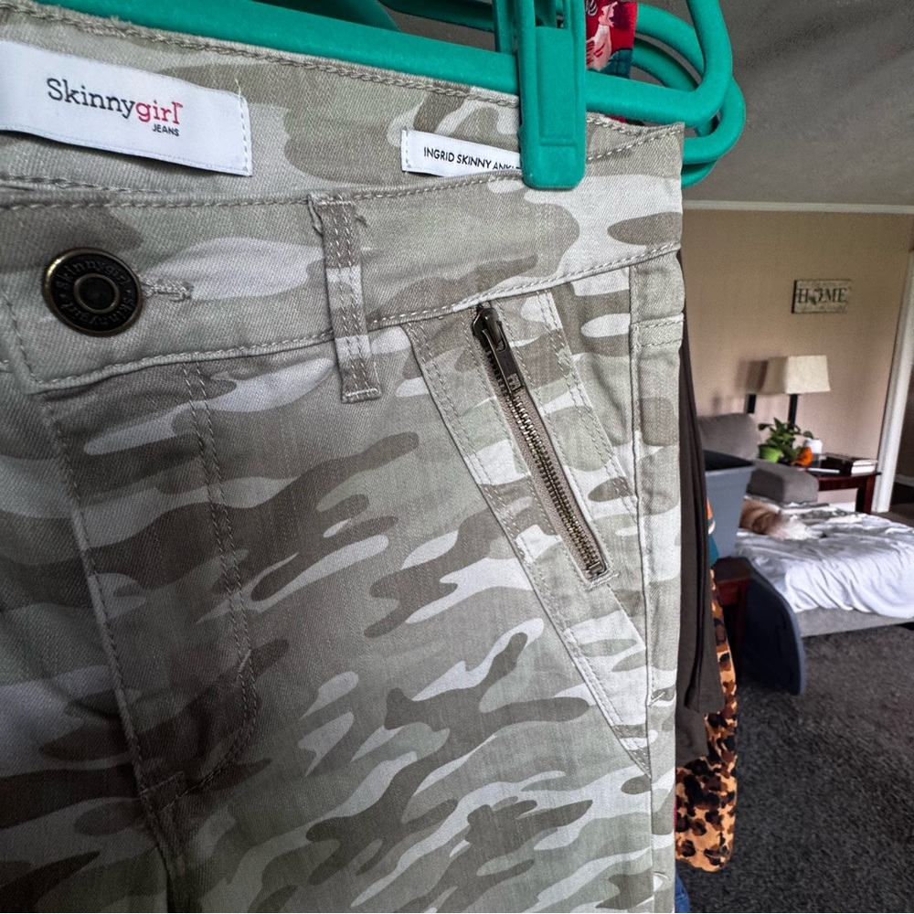 Skinny Girl Light Camo Jeans - Picture 5 of 9